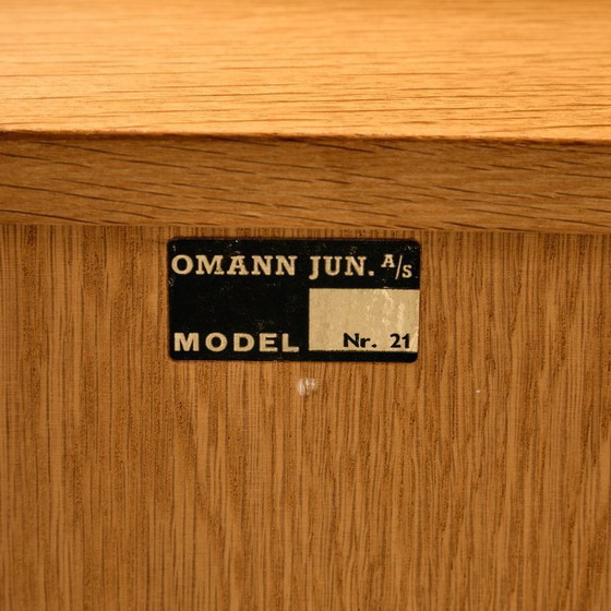 Image 1 of MK11146 Buffet en chêne Modèle 21 restauré par Gunni Omann pour Omann Jun Møbelfabrik