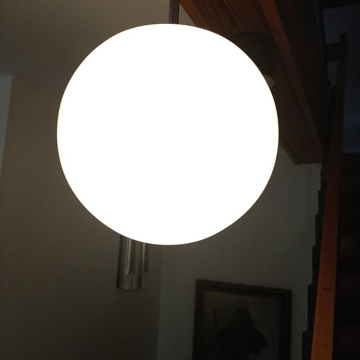 Lámpara colgante vintage de globo opalino de los años 70 – Diseño de la era espacial – Cableado renovado