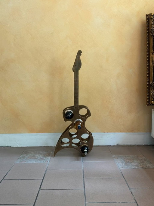 Esclusivo supporto per vino a forma di chitarra in ottone