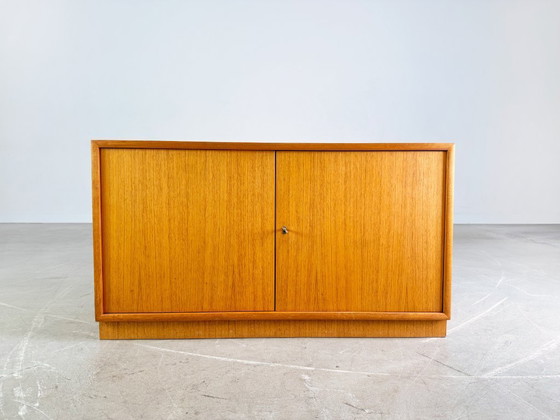 Image 1 of Credenza originale di metà secolo WK Möbel cassettiera bassa in teak