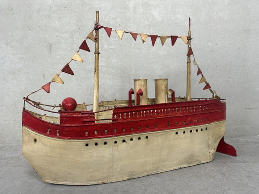 Maquette bateau « steamer » brutaliste - Emmanuel Hiel