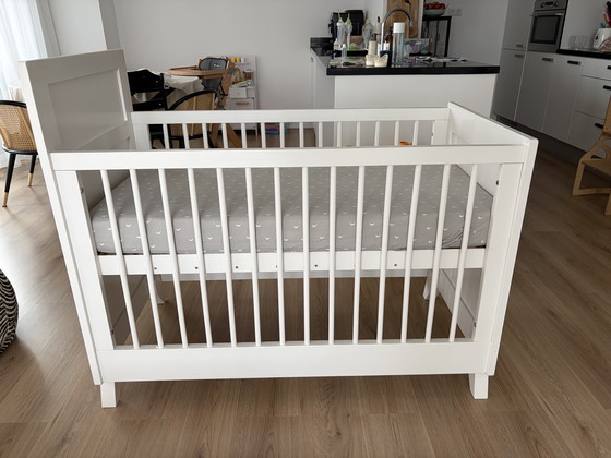 Image 1 of Culla per bambini dipinta a mano, bianca lucida