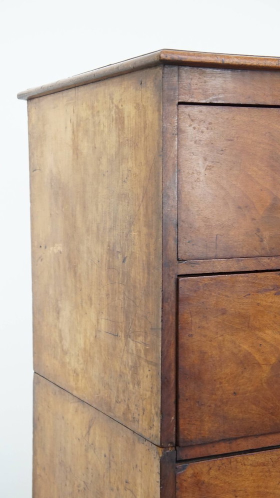 Image 1 of Gran cómoda antigua inglesa doble de principios del siglo XIX con 5 cajones.