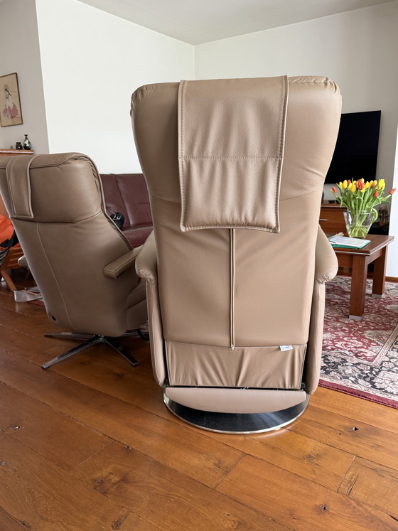 Image 1 of Zo goed als nieuwe Fitform 633 sta-op stoel (maatwerk, leer, accu, garantie)