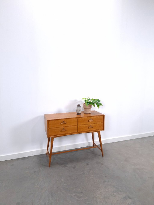 Commode danoise vintage en teck avec pieds hauts inclinés, table d'appoint, buffet