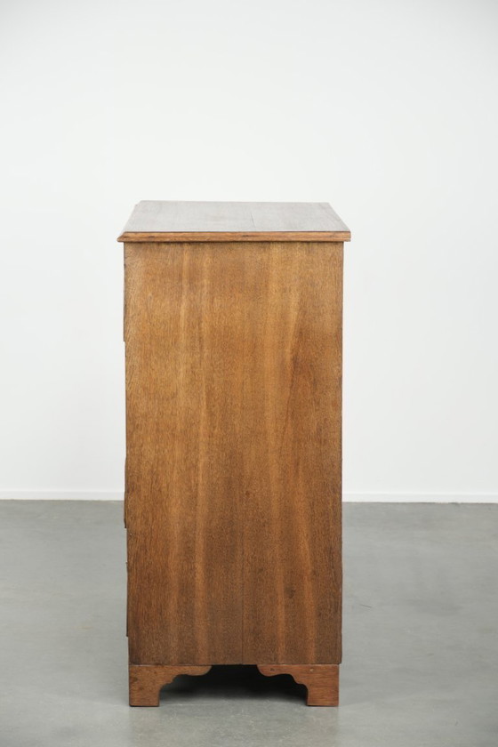 Image 1 of Grande cassettiera antica inglese in rovere chiaro del XVIII secolo.