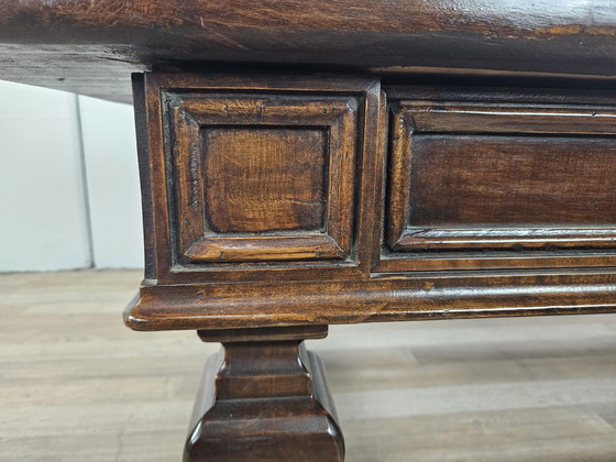 Image 1 of Table basse en noyer américain avec tiroirs