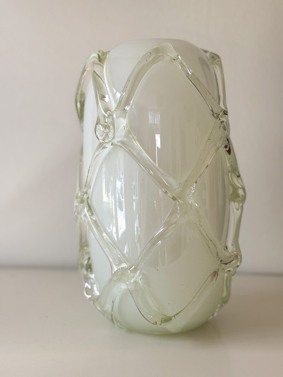 Image 1 of Jarrón de vidrio hecho a mano con diseño de rejilla: objeto de arte