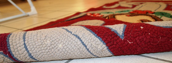 Image 1 of Handgemaakt antiek Amerikaans gehaakt tapijt 2,2' x 4,4' (67 cm x 135 cm) jaren 1930 - 1C341