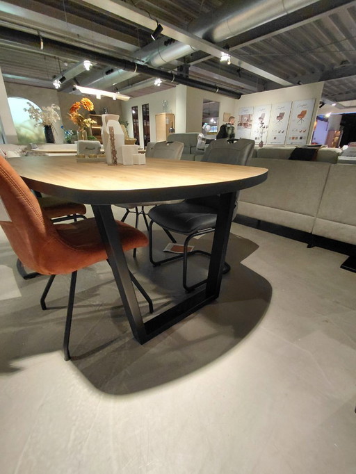 Mesa de comedor Avalox de Henders & Hazel