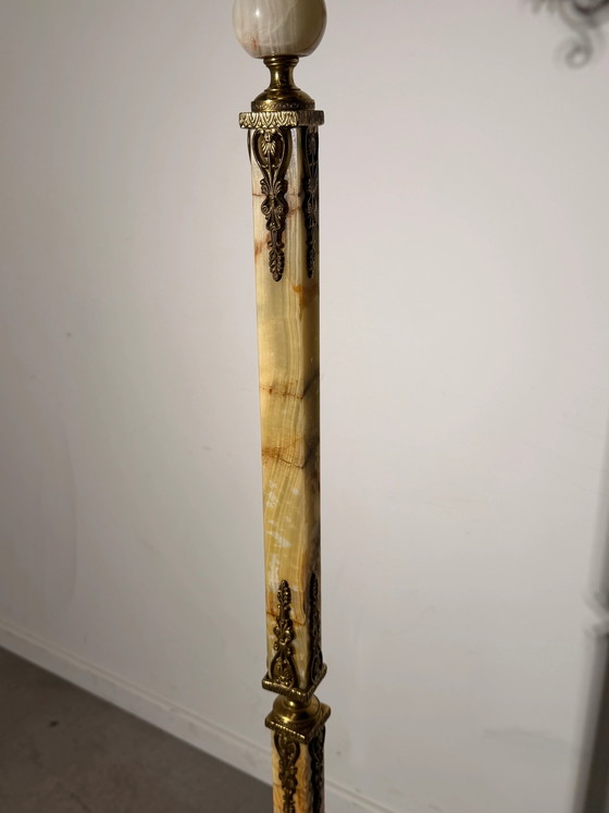 Verzierter Messing- & Onyx-Garderobenständer – Kleiderständer, Holz (photo 4 of 7)