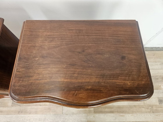 Image 1 of Mesitas de noche Chippendale con puertas curvas y patas talladas