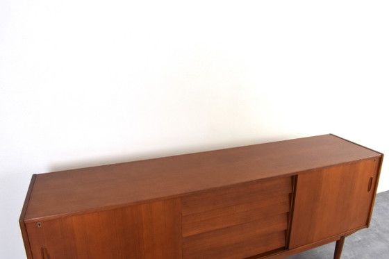 Image 1 of Buffet scandinave en teck du milieu du siècle par Nils Jonsson pour P.S. Heggen, années 1960.