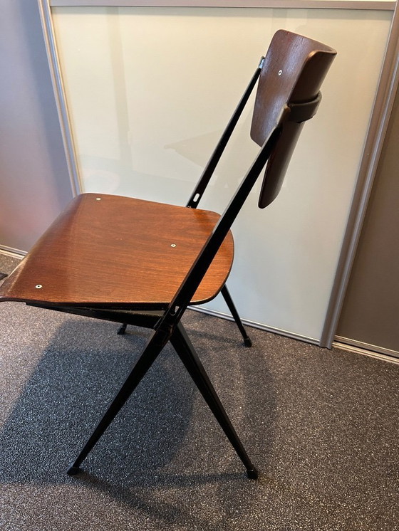 Image 1 of Vintage Ahrend stoel, pyramide. Rietveld