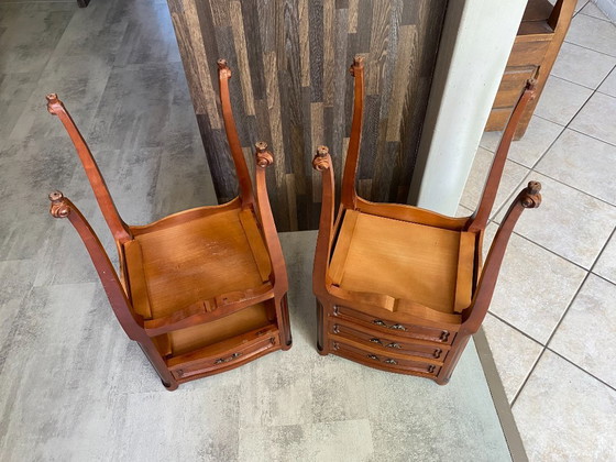 Image 1 of Zwei Nachttische im Stil Louis XV mit Schubladen und einer Nische