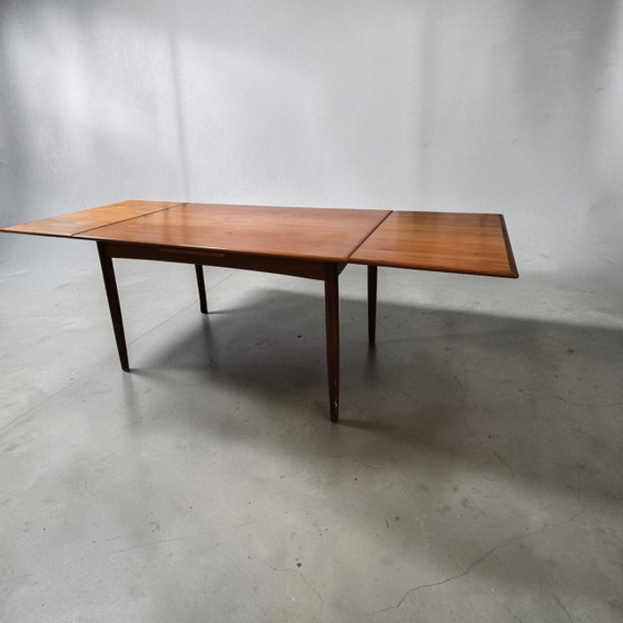 Mid-Century Teak Extendable Dining Table, Danish Design, 1960s – Wood (photo 2 of 14)