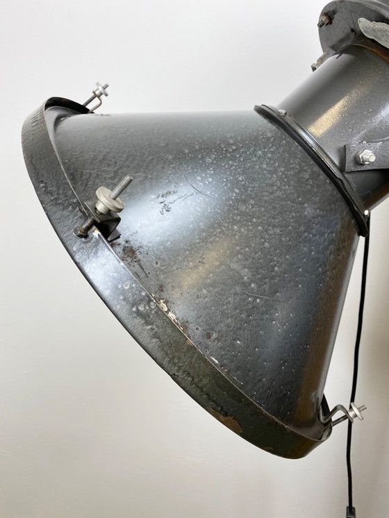 Image 1 of Gran foco de pared industrial gris con cubierta de vidrio, años 60