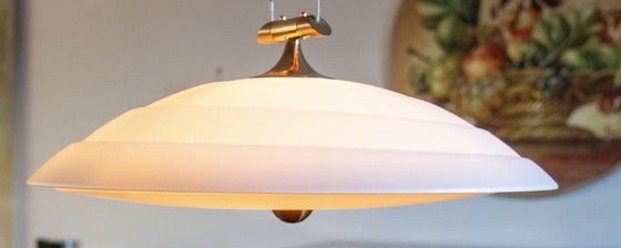 Image 1 of Suspension B+M Leuchten « Hauteur réglable » Montage au plafond Laiton mat/poli Verre flammé blanc mat Années 1990