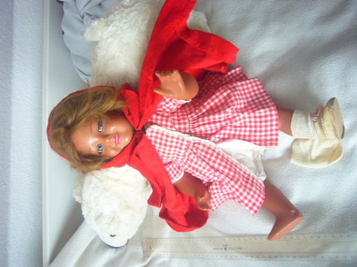 Puppe mit schönen Blauen beweglichen Augen /Schlafaugen vintage Mid Century Zelluloid ? Rotkäppchenumhang - keine Marke