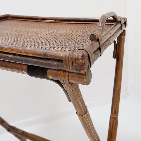 Image 1 of Table à plateau pliante en bambou de style colonial du milieu du siècle