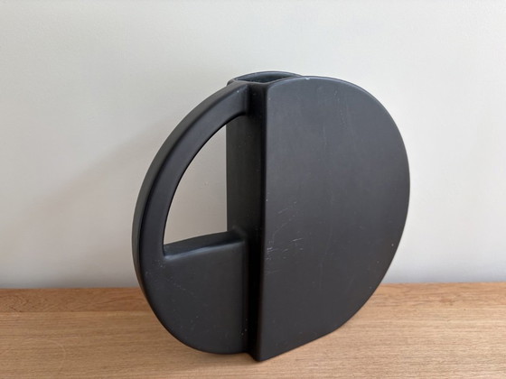 Image 1 of Black vase by Dorothe van Agthoven