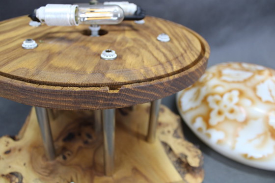 Image 1 of Lámpara de sobremesa contemporánea de madera con pantalla de cristal