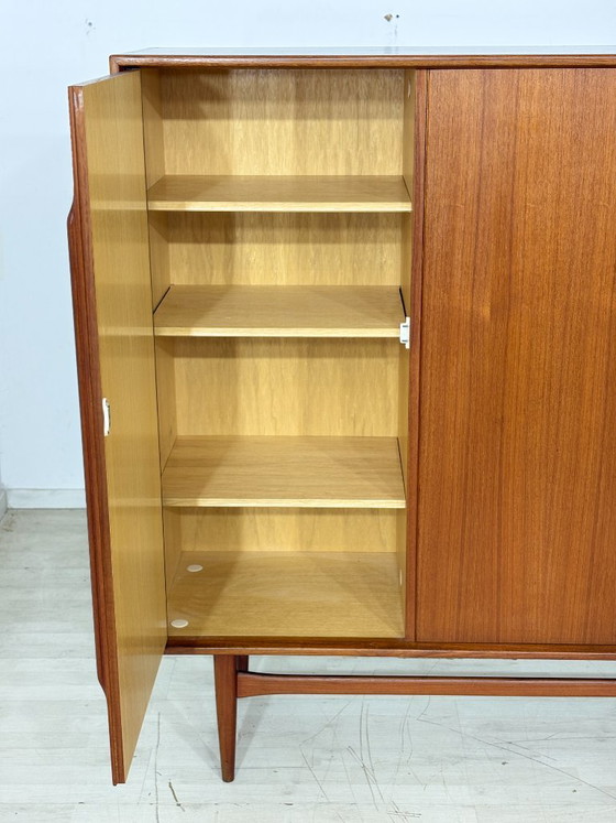 Aparador alto de teca de mediados de siglo, de la década de 1960 – Mueble para salón – Aparador (photo 3 of 20)