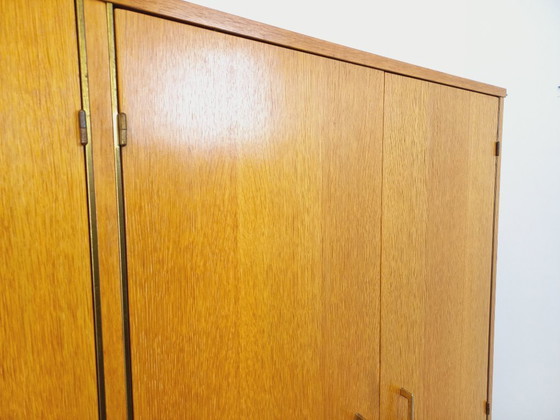 Image 1 of Armoire vintage en bois de chêne des années 60