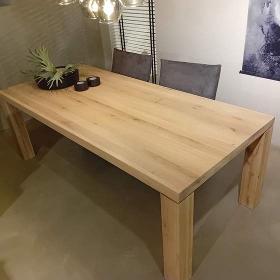 Image 1 of Eichen-Esstisch mit Eigenmarke – 200 x 100