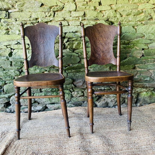 Pair of 2 chairs with relief pattern