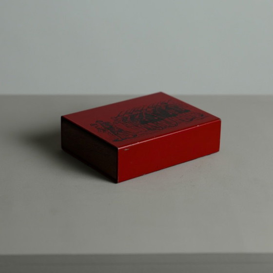 Caja de cigarrillos Piero Fornasetti „Soldados Marchando“ en metal esmaltado y caoba, Milán, años 50 (photo 11 of 19)