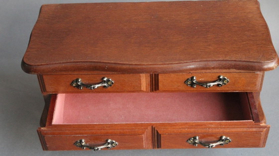 Image 1 of Vintage houten sieradendoos op metalen pootjes, massief hout, met 1 lade
