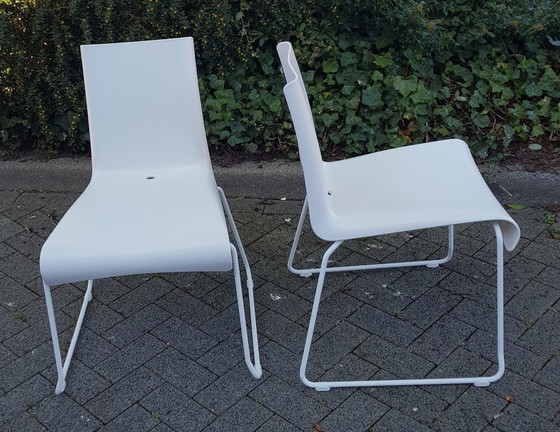 Image 1 of 2X Chaises d'intérieur et d'extérieur en plastique empilables de style vintage