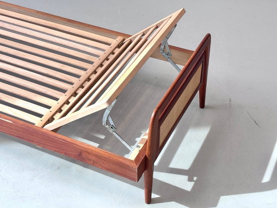 Image 1 of Cama Swiss Form de teca con tejido de ratán, Suiza, década de 1950.