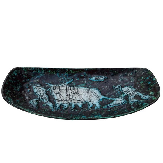 Image 1 of Piatto scultoreo in ceramica con scena di buoi - Studio Titano, San Marino, 1960