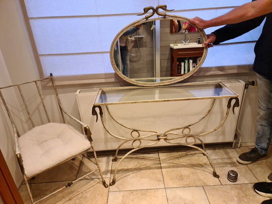 Image 1 of Set di 3 pezzi: tavolino, sedia e specchio in ferro battuto e ottone