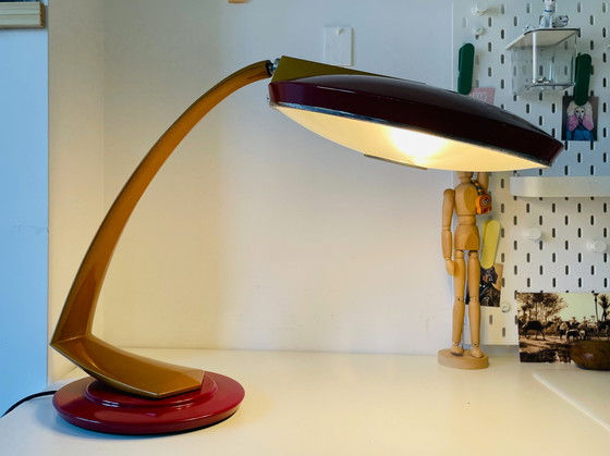 Image 1 of Modernistische spanische Schreibtischlampe aus rotem Metall Boomerang 2000 von Fase 1960s