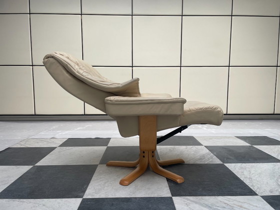 Drehbarer Relaxsessel aus cremefarbenem Leder, Verstellbarer relaxsessel, Holz, Retro (Foto 10 von 11)