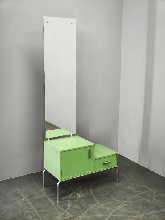 Image 1 of Bauhaus groene kaptafel met spiegel en chromen frame, Tsjechoslowakije jaren 1930