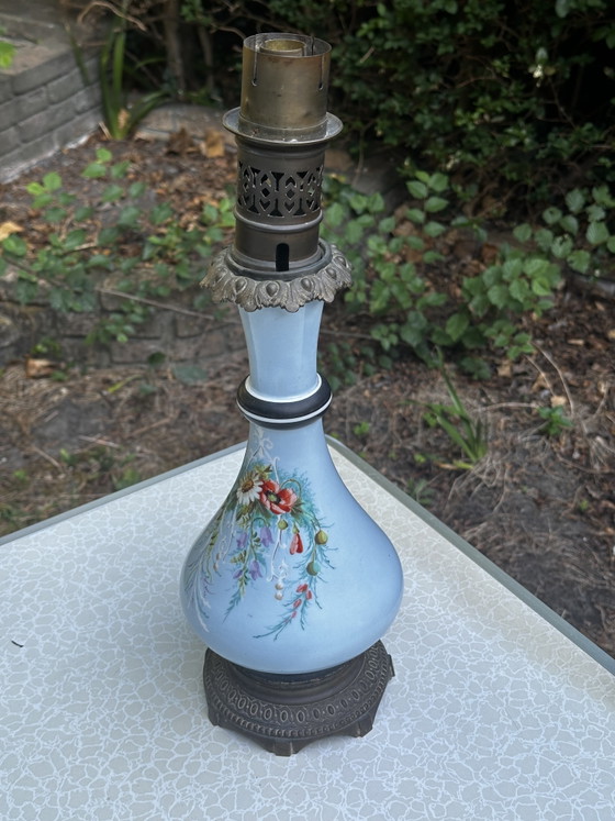 Image 1 of Grand Pied de Lampe à Pétrole Électrifié - Opaline Bleue et Laiton - Vers 1900