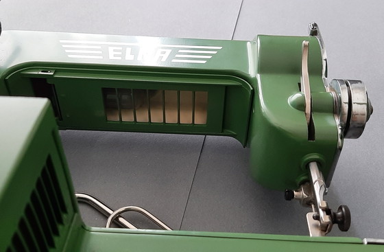 Image 1 of Industriële Vintage Naaimachine Elna "Grasshopper"