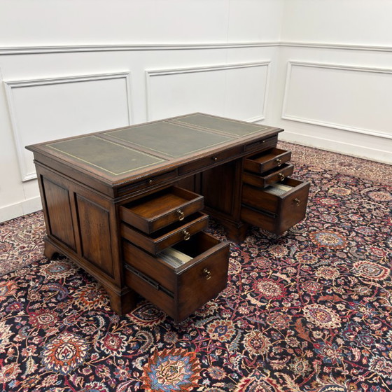 RAC Klassiek Engels Chesterfield Bureau – RAC Royal Antique Collection, Leather, Wood (photo 13 of 19)