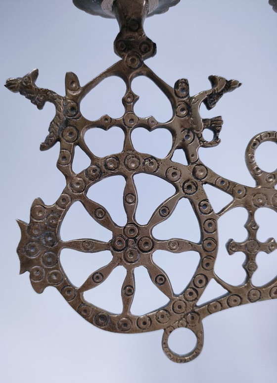 Image 1 of Kandelaar met pauwenmotief en wielen, massief messing