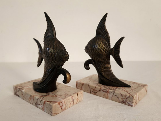 Image 1 of Paar Fischbuchstützen aus Marmor und Bronze im Art déco-Stil
