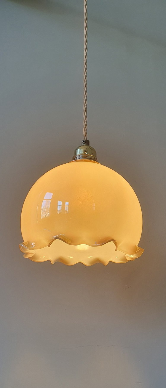 Image 1 of Vintage opaline hanglamp in kelkvorm met parelmoer glans. 
