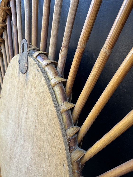 Image 1 of Specchio in rattan a forma di mandorla degli anni '60