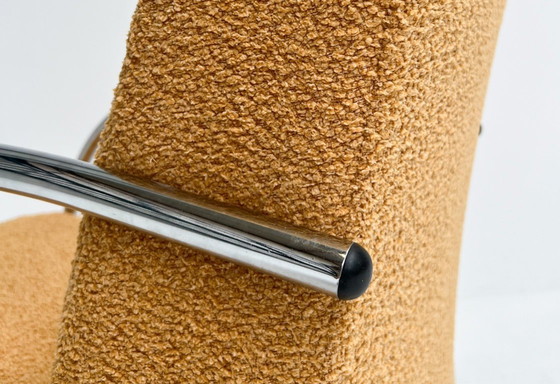 Image 1 of Poltrona Woood Halifax appena rivestita in tessuto teddy