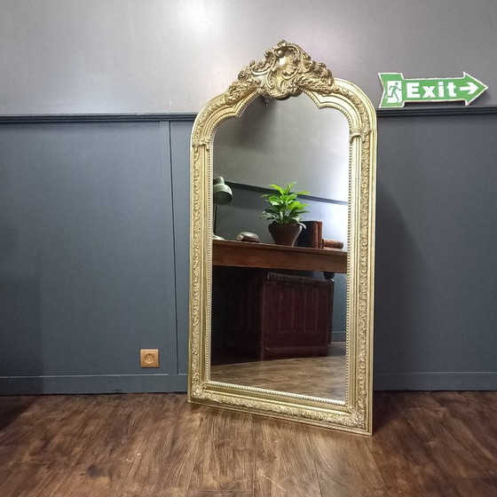 Miroir vintage dans un cadre à crête classique – Glass, Wood (photo 3 of 11)
