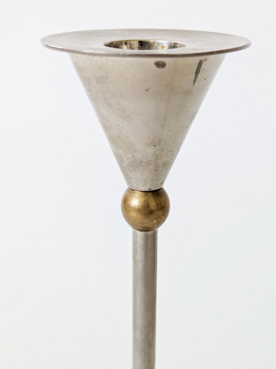 Paar postmoderne Kerzenständer im Memphis-Stil, Stahl mit Messing, 1980er Jahre – Kerzenhalter, Metal (photo 5 of 16)