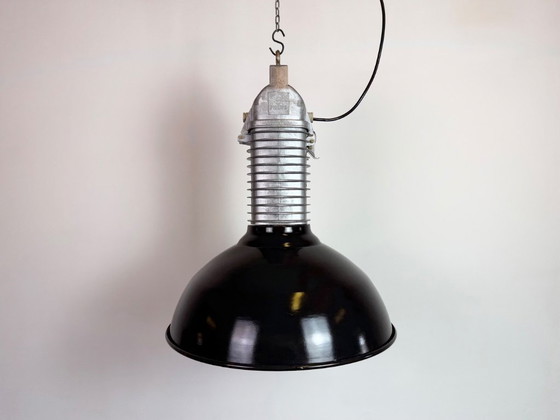 Image 1 of Grote industriële hanglamp van zwart emaille van Philips, jaren 60.